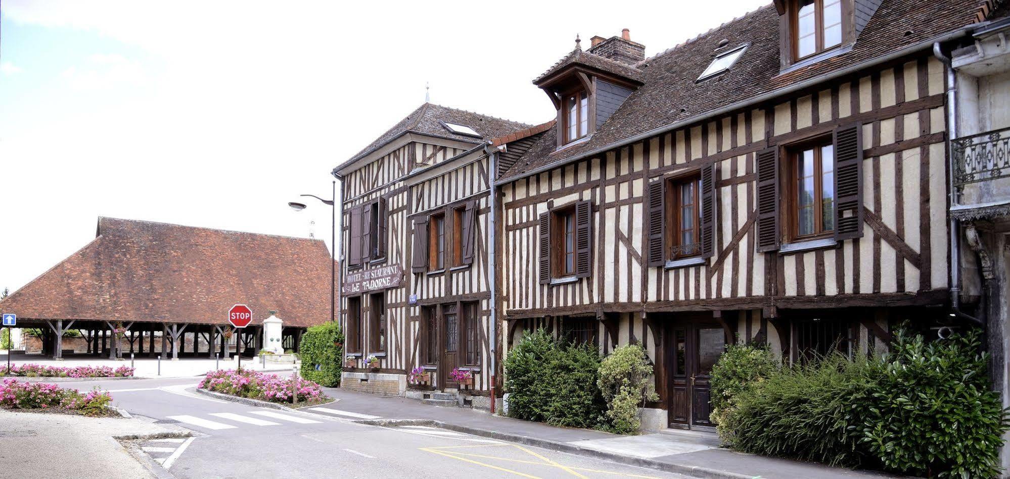 Logis Le Tadorne Hotel Piney Exterior photo